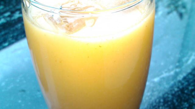 O suco amarelo detox é certeiro para adoçar o dia. (Créditos: TudoGostoso/Fernanda Rosa)