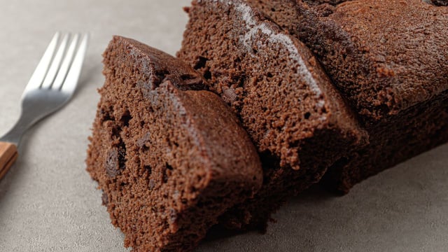 Bolo de chocolate saudável, sem farinha e sem açúcar, feito no micro-ondas em 4 minutos. Receita fácil, econômica e perfeita para matar a vontade de doce
