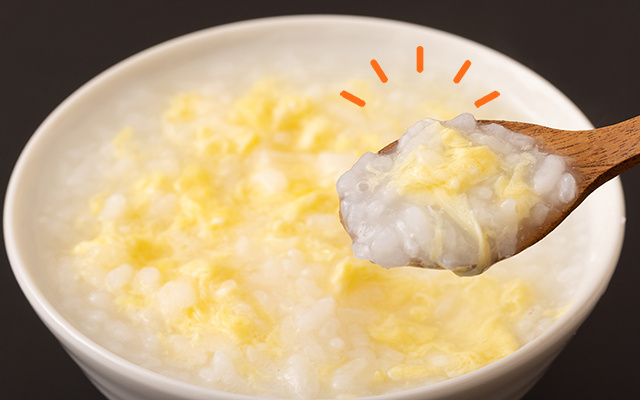 Como cozinhar mingau de aveia com ovo no micro-ondas para um café da manhã com mais proteína