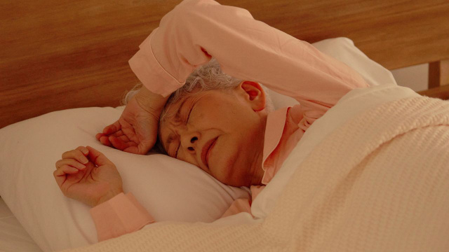 Um pequeno detalhe na hora de dormir pode prejudicar a noite de sono completamente, aponta médico