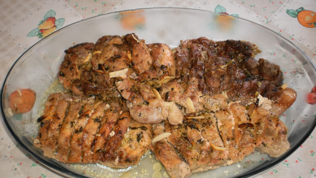 Pedaços de lombo de porco com molho de hortelã suculento e refrescante (Créditos: TudoGostoso/Elaine Cristina de Oliveira)