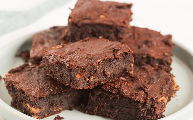 Não leva açúcar nem farinha, mas esse brownie surpreende pela textura e pelo sabor intenso