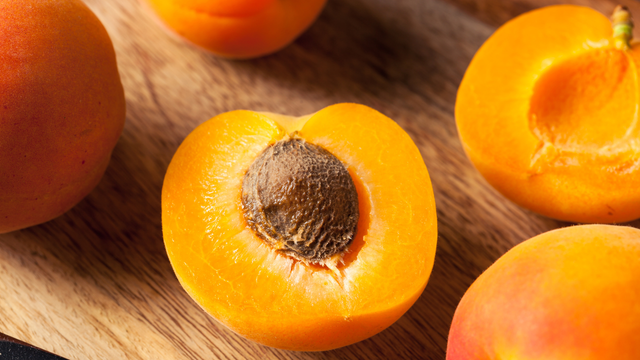 Esse doce é indispensável para preparar sobremesas de Natal: aprenda como fazer pêssego em calda