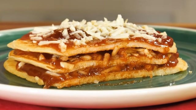 A massa dessa panqueca não leva ovos e fica supermacia (Créditos: TudoGostoso)