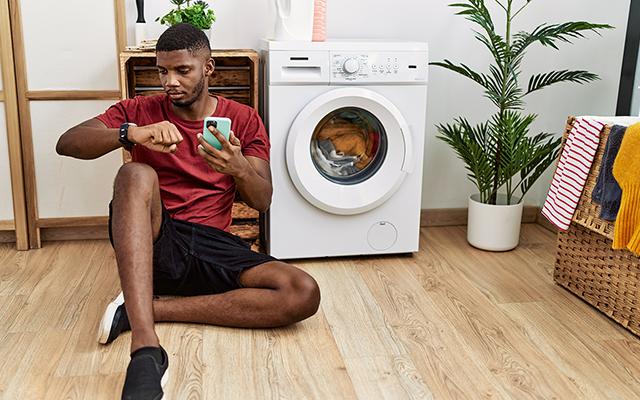 Este é o melhor horário para lavar roupa e economizar energia na máquina de lavar, segundo o ChatGPT