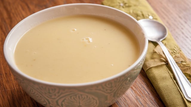 Apenas com esse ingrediente e alguns temperos, você consegue ter um caldo de batatas incrível! (Créditos: Shutterstock)