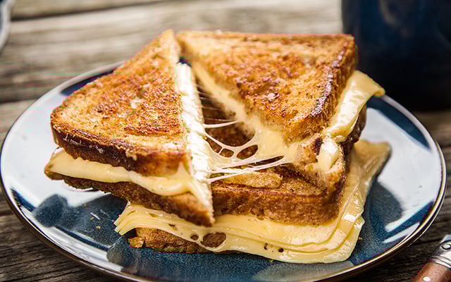 Você ainda usa frigideira para fazer queijo quente? Que bonitinho