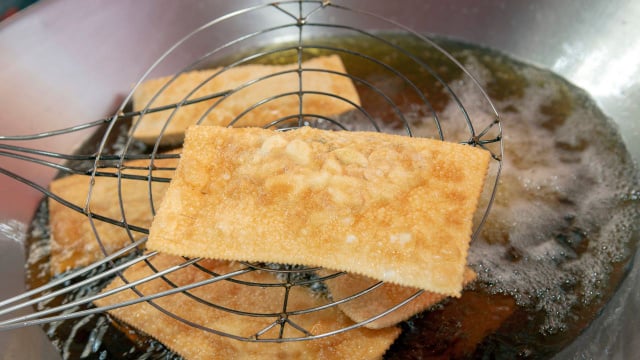 Isso não te contaram na escola: o pastel de feira nasceu por causa da guerra e virou símbolo de resistência