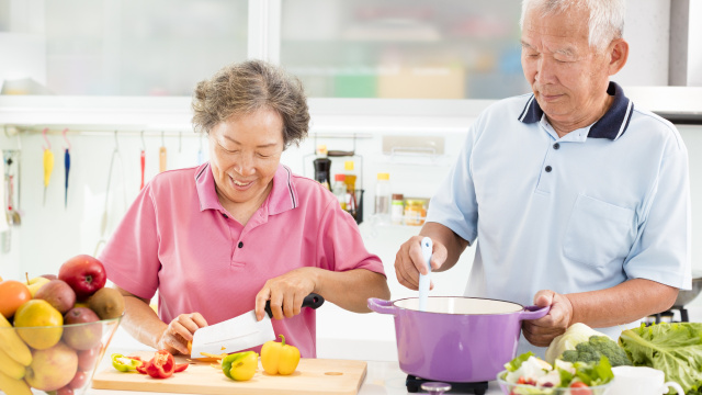 O segredo para chegar aos 70 anos com saúde pode estar no seu prato: estudo revela dieta ideal para ter longevidade e um envelhecimento saudável