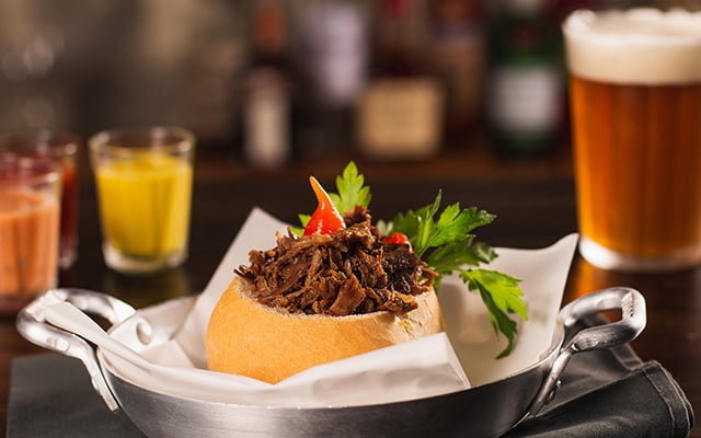 Adeus, cachorro-quente: essa carne louca vai ser a estrela da Festa Junina deste ano