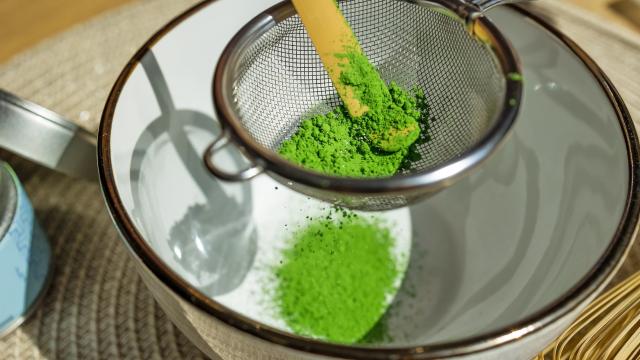 Fonte vitaminas e minerais, essa bebida pode ajudar em diversos aspectos do organismo (Créditos: Shutterstock) 