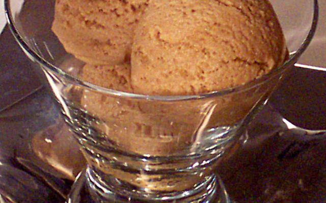 Para os amantes de café, o sorvete de café é uma opção irresistível para a sobremesa! (Créditos: TudoGostoso)