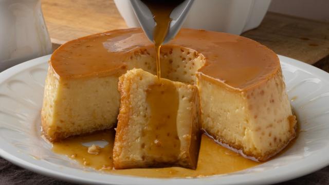 Minha filha disse que não iria comer pudim no Natal para não sair da dieta, então aprendi a fazer essa versão proteica com poucas calorias