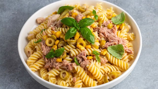 Frango, carne moída, atum, sardinha, grão-de-bico e lentilha são ótimas fontes de proteína para serem usadas no macarrão (Créditos: Shutterstock)