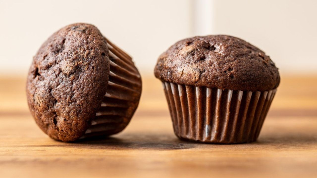 Vai ser difícil resistir a esse cupcake na airfryer quentinho e delicioso (Créditos: Shutterstock)