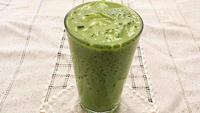 A couve é a protagonista desse suco detox. (Créditos: TudoGostoso/Roseli Oliveira)