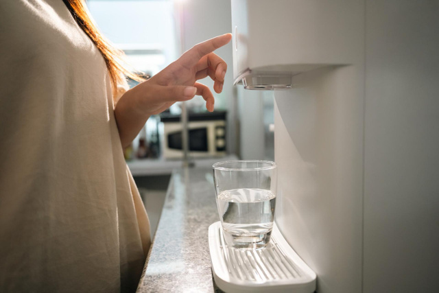 Esquenta Black Friday: Purificadores e Bebedouros EOS em desconto que misturam design, saúde e água de qualidade