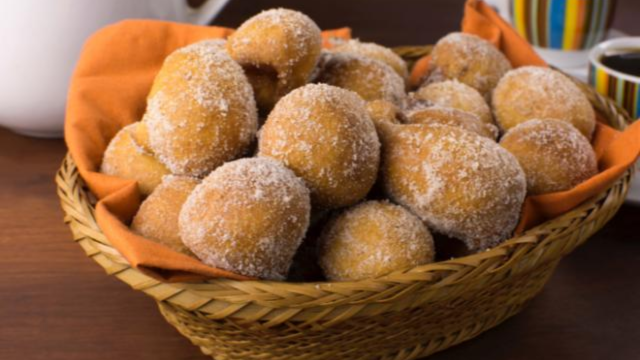 Bolinho de Chuva de Banana. (créditos: TudoGostoso)