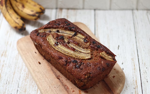Bolo de banana, aveia e chocolate sem glúten: a receita fácil, úmida e perfeita para um lanche da tarde