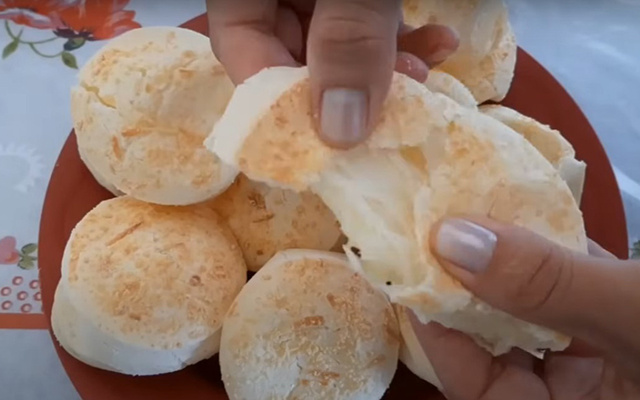 Receita de pão de queijo de liquidificador perfeita: já fiz muitas receitas e essa é a única que SEMPRE dá certo!