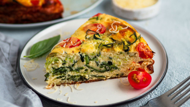 Torta de legumes rápida e prática para um jantar nutritivo e gostoso: aprenda como fazer em 5 passos