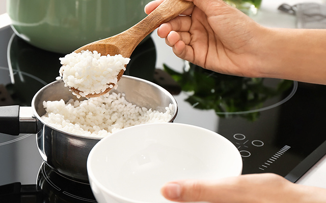 Colocar cebola no arroz pode não ser uma boa ideia se você for usar para isso