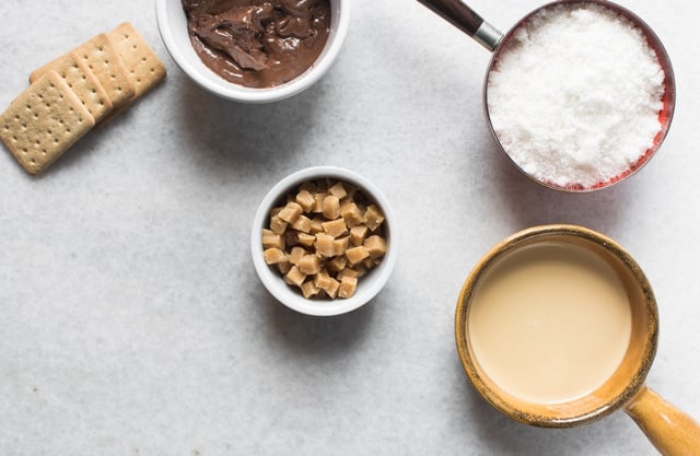 Metade chocolate, metade baunilha: esse pudim de dois sabores vai roubar a cena na sobremesa