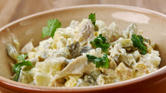 Há 3 dias repito essa receita de salada que achei em uma velha revista de culinária: simples e deliciosa, já quero mais!