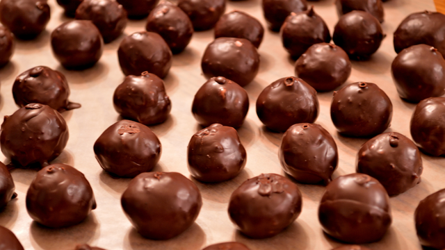 A casquinha da trufa fica muito crocante! (Créditos: Canva)