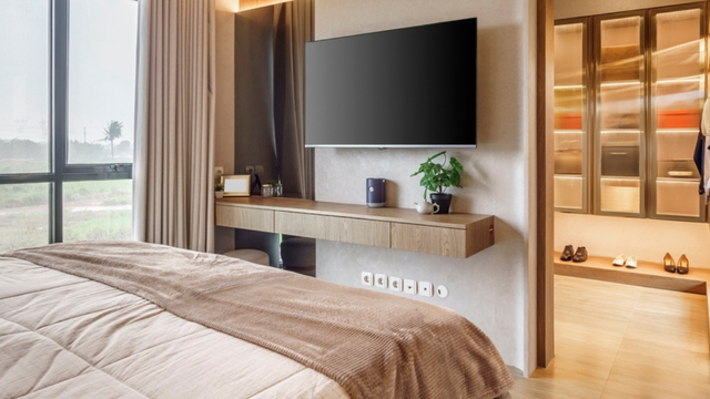 Atualmente é normal TV's fixadas na parede. (Créditos: Shutterstock)
