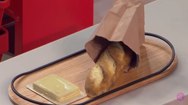 Parece pão, mas é bolo: o trio de Leo ganhou elogios pelo sabor e pela fidelidade | Foto: Reprodução/YouTube/Endemol