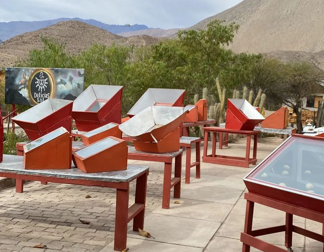 O Delicias del Sol é um restaurante chileno que começou a usar a cozinha solar como uma iniciativa social (Créditos: reprodução Facebook)