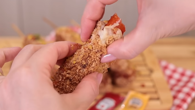 TudoGostoso ensina: como fazer o famoso hot dog coreano em casa gastando pouco e usando ingredientes simples?