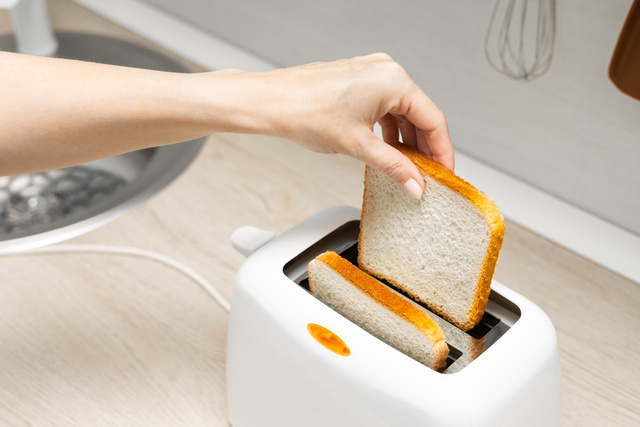 Pão no ponto sem esforço, três torradeiras em promoção para mudar a rotina