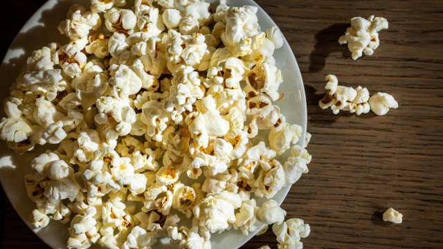 Sem manteiga, nem óleo: a técnica simples que deixa a pipoca muito mais saudável