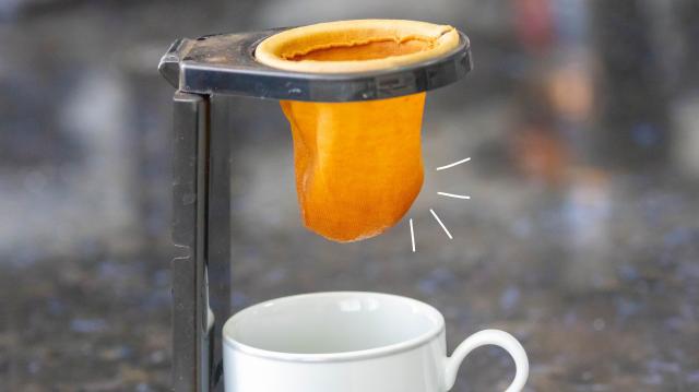 Receita de mistura caseira deixa o coador de café limpo e branquinho de novo