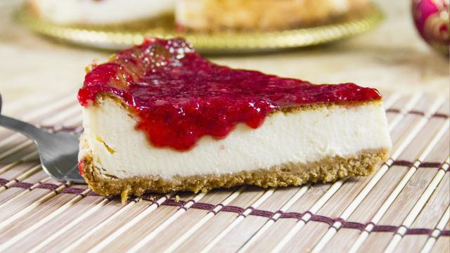 Para comer sem precisar sair da dieta: cheesecake sem açúcar fica tão gostosa quanto a versão original, vem aprender a receita!