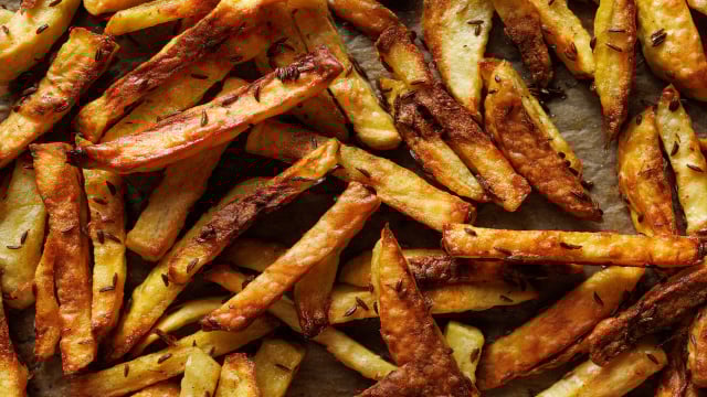 Receita viciante de batatas fritas assadas no forno que ficam incrivelmente crocantes: TudoGostoso ensina o passo a passo