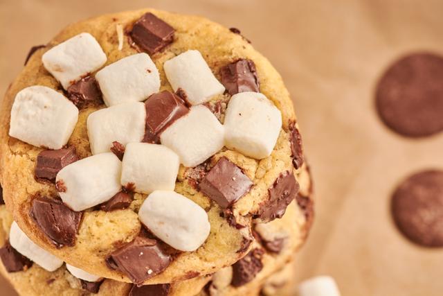 Cookie de abóbora com gotas de chocolate e marshmallow (Créditos: Shutterstock)