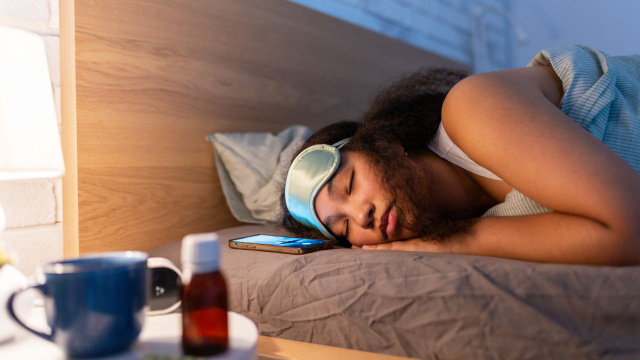 Pessoas que deixam luz acesa pela casa têm 4 traços de personalidade que dizem muito sobre elas