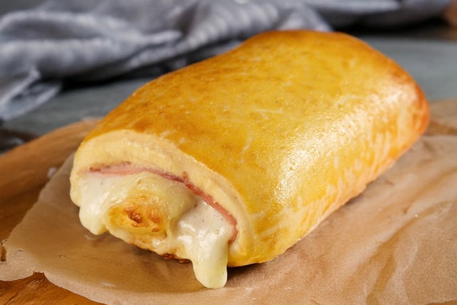 Melhor que o da padaria: esse joelho de queijo e presunto tem recheio em cada mordida e virou meu lanche favorito