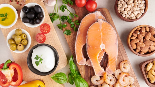 Uma alimentação equilibrada é o mais recomendado (Créditos: Magnific)