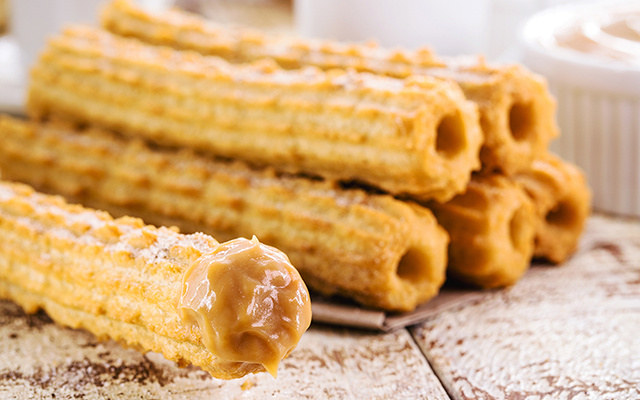 Nem pudim, nem pavê: a sobremesa que mais faz sucesso aqui em casa é o churros com doce de leite