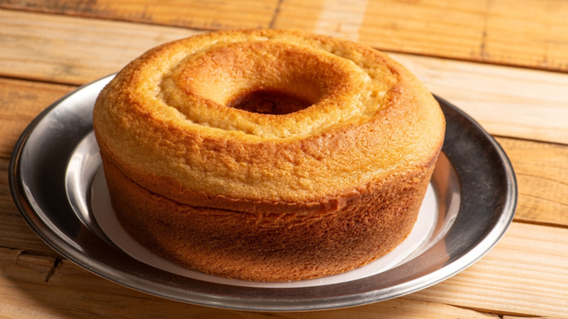 Sem farinha, sem açúcar, mas ideal para o café: bolo de laranja com uma receita bem simples