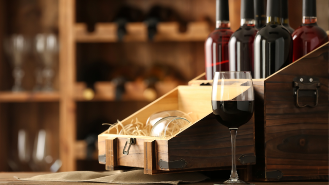 Adega de vinho simples, chique e barata: 4 opções para você ter em casa