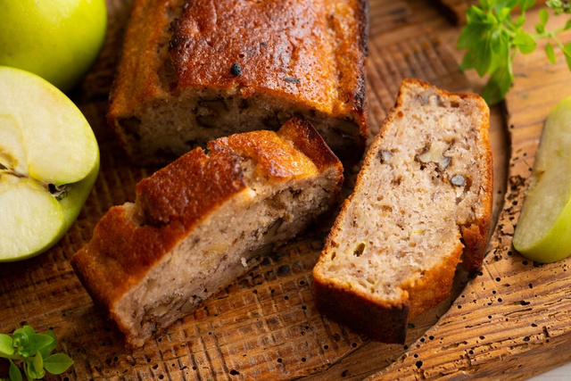 Pudim de maçã delicioso SEM FARINHA, saudável e pronto em minutos: não é mágica, é essa receita de apenas 3 ingredientes