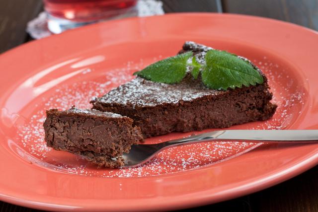 Bolo de chocolate com sabor de casa de vó é a receita de família que você não pode deixar de experimentar!