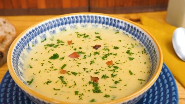 Meu marido que não gosta de sopa amou essa: sopa cremosa e aveludada de mandioquinha com bacon