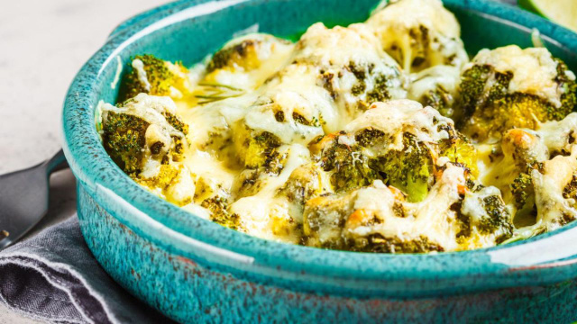 Comer vegetais nunca foi tão gostoso quanto esse brócolis gratinado (Créditos: TudoGostoso)