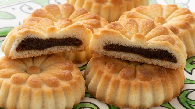 Essa receita de biscoito amanteigado sai recheado do forno e tem truque especial para modelar: sempre faço de presente e todo mundo se encanta!